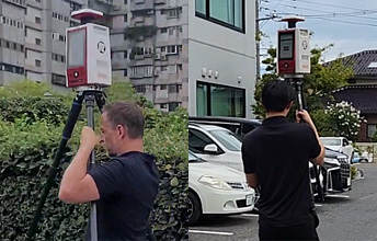 TLSを持って移動している画像
